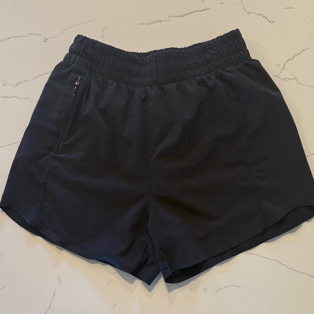 Athleta Girls Black Elastic-Waist Athletic Shorts- Heart the Hustle 4” size med